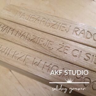 grawerowanie-mechaniczne-w-drewnie-napisy-logo-drewniane-akf-2