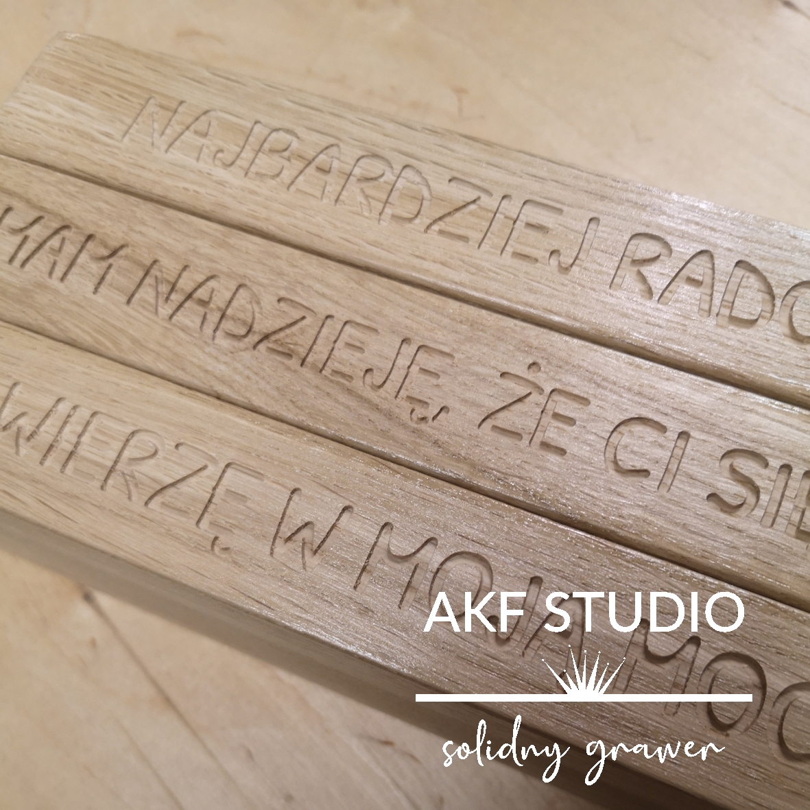 grawerowanie-mechaniczne-w-drewnie-napisy-logo-drewniane-akf-2