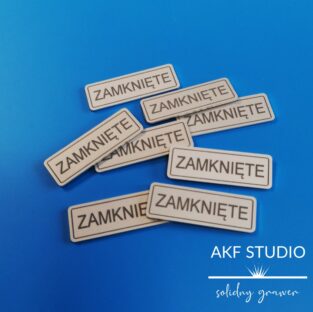 aluminiowe srebrne tabliczki opisowe grawerowane laserem