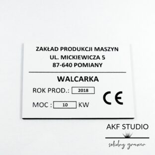 biala tabliczka maszynowa grawerowana laserem