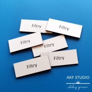 biale tabliczki opisowe