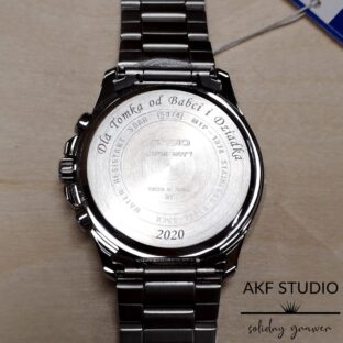 dedykacja grawerowana laserem na zegarku