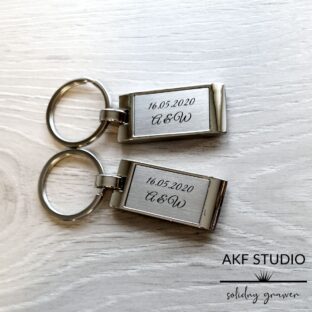 grawer inicjalow na breloczkach dla zakochanych