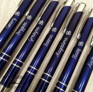 laserowy grawer na dlugopisie