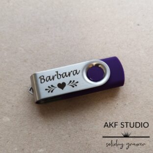 metalowy pendrive z grawerem inienia fioletowy