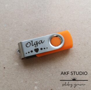 metalowy pendrive z grawerem inienia pomaranczowy