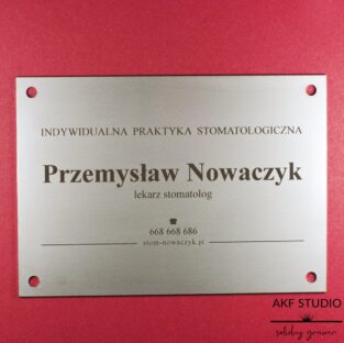 nierdzewna tablica grawerowana gabinet