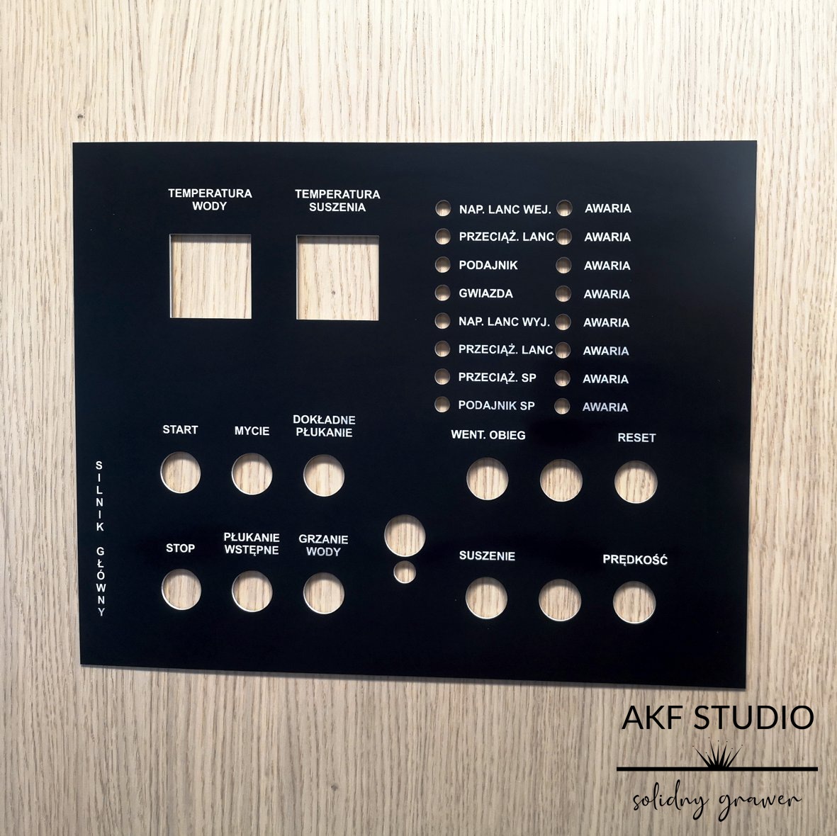 panel urzadzenia czarny laminat opisy grawerowane laserem