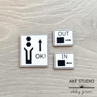 rozne tabliczki opisowe bialy laminat grawerowane