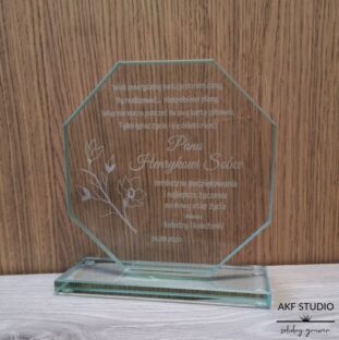 statuetka szklana podziękowanie dla pracownika