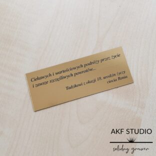 tabliczka grawerowana dedykacja z okazji 18 urodzin podroze