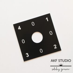 tabliczka opisowa aluminiowa czarna grawerowana