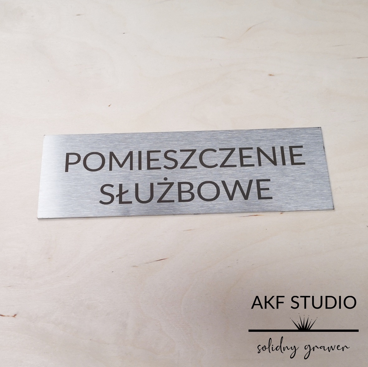 tabliczka stalowa pomieszczenie sluzbowe grawerowana