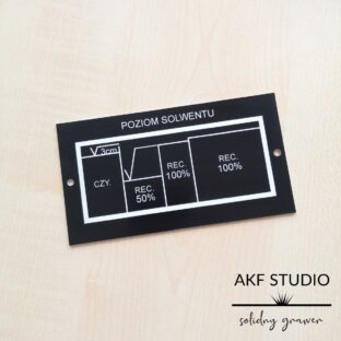 tabliczka znamionowa grawerowana z laminatu