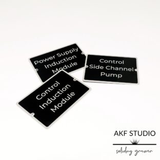 tabliczki do maszyn opisowe z czarnego aluminium grawerowane