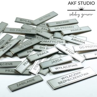 tabliczki opisowe na przyciski grawerowane