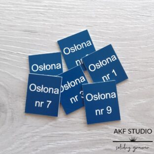 abliczki opisowe z niebieskiego laminatu grawerskiego