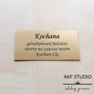 zlota tabliczka z dedykacja grawerowana